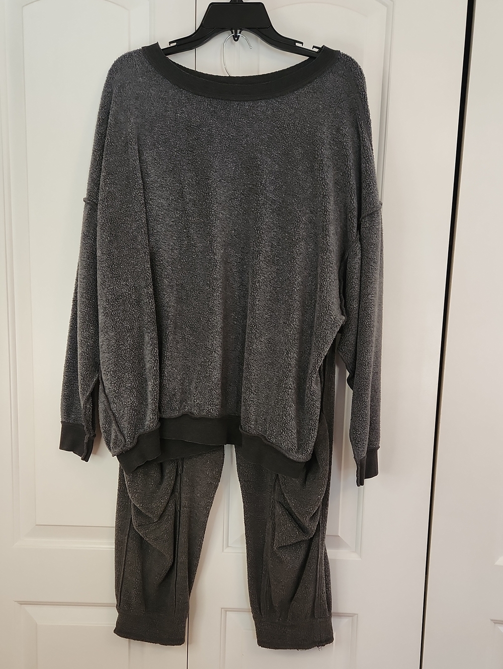 Free People Two Piece Set Kelly Sweatshirt & Day Off Fleece Pants Dark Gray Sz M